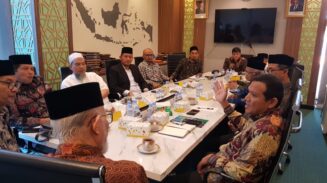 Wagub Aceh Fadhlullah didampingi Ketua MPU Aceh Tgk Faisal Ali bersilaturahmi dengan Sekjen MUI di kantor MUI Pusat, Jakarta Pusat, Rabu, 23 Juli 2025. (Foto: Humas BPPA)