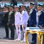 Presiden Prabowo Subianto melantik dan mengambil sumpah 2.000 Perwira Remaja TNI-Polri dalam upacara yang berlangsung di halaman Istana Merdeka, Jakarta, Rabu (23/7). (Foto: Dok. Puspen TNI)