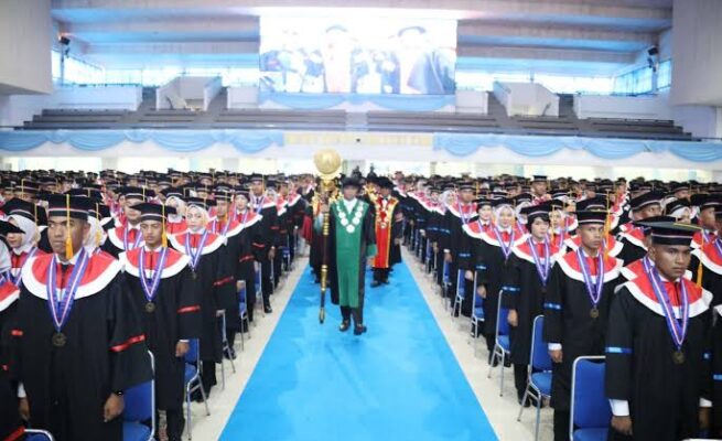 1.305 lulusan IPDN diwisuda dalam Sidang Senat Terbuka Tahun Akademik 2024/2025 di Gedung Balairung Rudini, Kampus IPDN Jatinangor, Kabupaten Sumedang, Jawa Barat, Rabu (23/7/2025). (Foto: Dok. Humas IPDN)