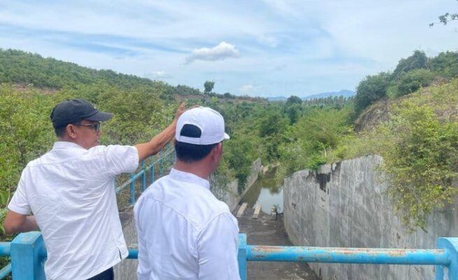 Waduk Tui Geulumpang di Gampong Krueng Kalee, Kecamatan Darussalam, Aceh Besar, mengalami kerusakan serius pada sejumlah pintu air dan infrastruktur pendukung lainnya. (Foto: Ist)