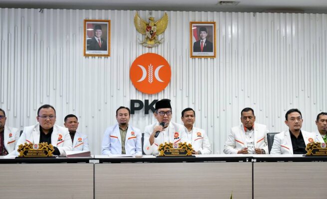 DPP PKS mengumumkan susunan pengurus Dewan Pimpinan Tingkat Wilayah (DPTW) se-Indonesia periode 2025–2030, pada Kamis, 24 Juli 2025 di Kantor DPP PKS, Jakarta. (Foto: Dok. DPP PKS)