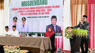 Bupati Aceh Besar Muharram Idris saat membuka Musrenbang untuk penyusunan RPJMD 2025–2029, Jum'at (25/7) di Gedung Dekranasda Aceh Besar. (Foto: Ist)