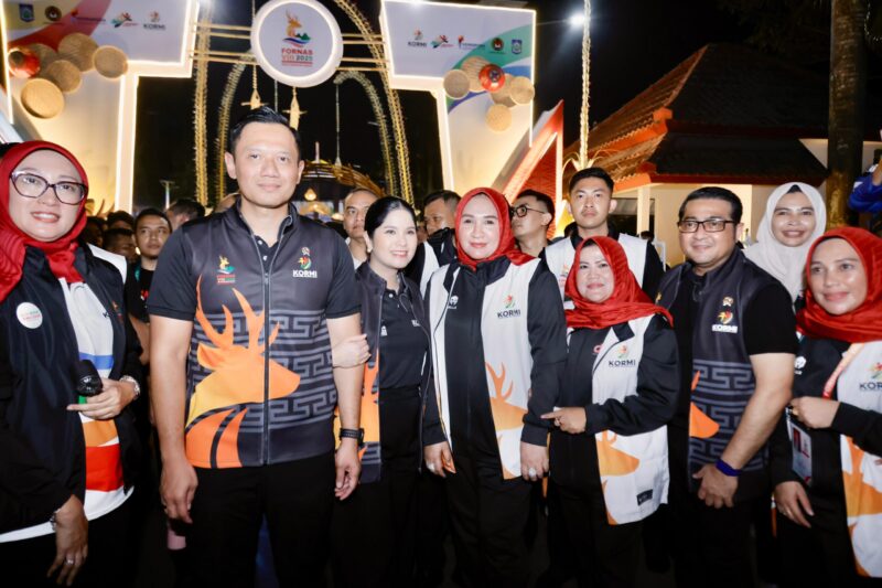 Ketua TP PKK Aceh Marlina Usman didampingi istri Plt Sekda Aceh Malahayati beserta istri Ketua DPRA Rizawati menghadiri pembukaan Fornas VIII Tahun 2025, di Pondopo Gubernur NTB, Sabtu malam, 26 Juli 2025. (Foto: Ist)
