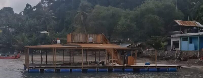 Restoran Apung yang diduga karamba bagian bawahnya merupakan milik Dinas Perikanan dan Kelautan kota Sabang. (Foto: Ist)