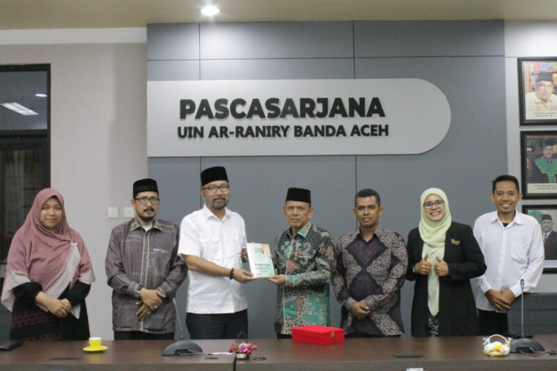 Prodi Doktor Studi Islam Pascasarjana UIN Ar-Raniry menggelar kuliah umum bertajuk “Metodologi Studi Islam Kontemporer” pada Rabu (30/7) menghadirkan Prof Dr Hasan Bakti Nasution MA, Guru Besar UIN Sumatera Utara.