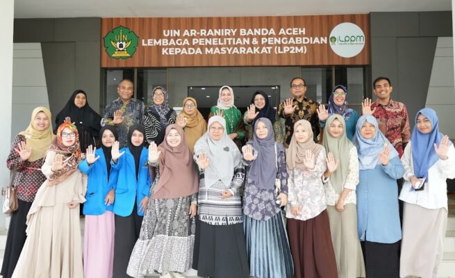 PSGA LP2M UIN Ar-Raniry Banda Aceh menggelar kuliah umum dan diskusi bertajuk “Mewujudkan Kemaslahantan Bangsa Melalui Penegakan Nilai-Nilai Keadilan Gender” di Ruang Pertemuan LP2M, pada Kamis (10/07/2025). (Foto: Humas Ar-Raniry)