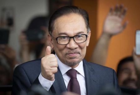 Perdana Menteri Malaysia Anwar Ibrahim menyampaikan apresiasi kepada aparat keamanan dan peserta aksi usai demo besar-besaran di Dataran Merdeka, Kuala Lumpur, Sabtu (26/7/2025). (Foto: FB/Anwar Ibrahim)