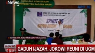 Presiden Joko Widodo melontarkan candaan tajam soal ijazah saat memberi sambutan di reuni ke-45 Angkatan 80 Fakultas Kehutanan UGM, Sabtu (26/7/2025). (Foto: Ist)