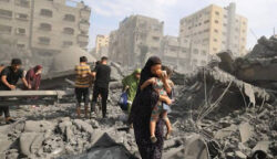 Pasukan Israel untuk pertama kalinya pada Senin merangsek ke daerah-daerah di pusat kota Gaza di mana beberapa kelompok bantuan bermarkas.