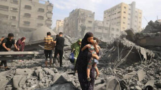 Pasukan Israel untuk pertama kalinya pada Senin merangsek ke daerah-daerah di pusat kota Gaza di mana beberapa kelompok bantuan bermarkas.