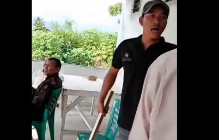 Rumah doa GKSI di Padang Sarai rusak setelah diserang massa saat ibadah anak-anak berlangsung. Dua anak dilaporkan terluka dalam insiden intoleransi yang kembali terjadi di Sumbar. [Foto: Tangkapan Layar/@permadiaktivis2]