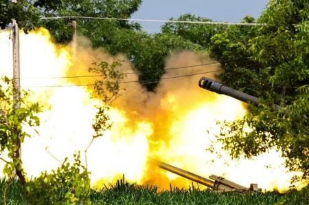 Militer Thailand berjaga di perbatasan setelah baku tembak pecah meski gencatan senjata telah disepakati dengan Kamboja.