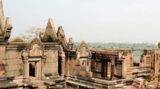 Candi Preah Vihear dan Ta Muen Thom adalah candi yang memicu bentrokan hebat hingga melibatkan serangan artileri