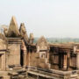 Candi Preah Vihear dan Ta Muen Thom adalah candi yang memicu bentrokan hebat hingga melibatkan serangan artileri
