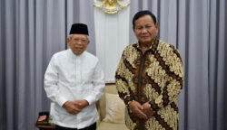 Wakil Presiden Ma’ruf Amin memberikan dukungan kepada Prabowo Subianto untuk menguatkan Pasal 33 UUD 1945 demi kemakmuran rakyat. (Foto: Biro Setwapres)