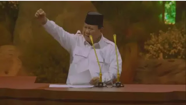 Ucapannya 'Hidup Jokowi', Tapi Langkahnya Berseberangan