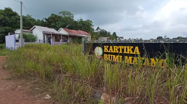 Potret rumah KPR TNI AD program swakelola di Jambi yang terbengkalai. (Foto: IndonesiaLeaks)