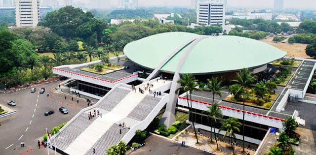 Membongkar Realitas Legislasi