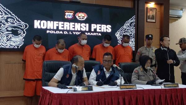 Bukannya Tangkap Bandar, Polisi Malah Ringkus Pemain Judol yang Rugikan Bandar, Publik Heran: Lawak Emang..