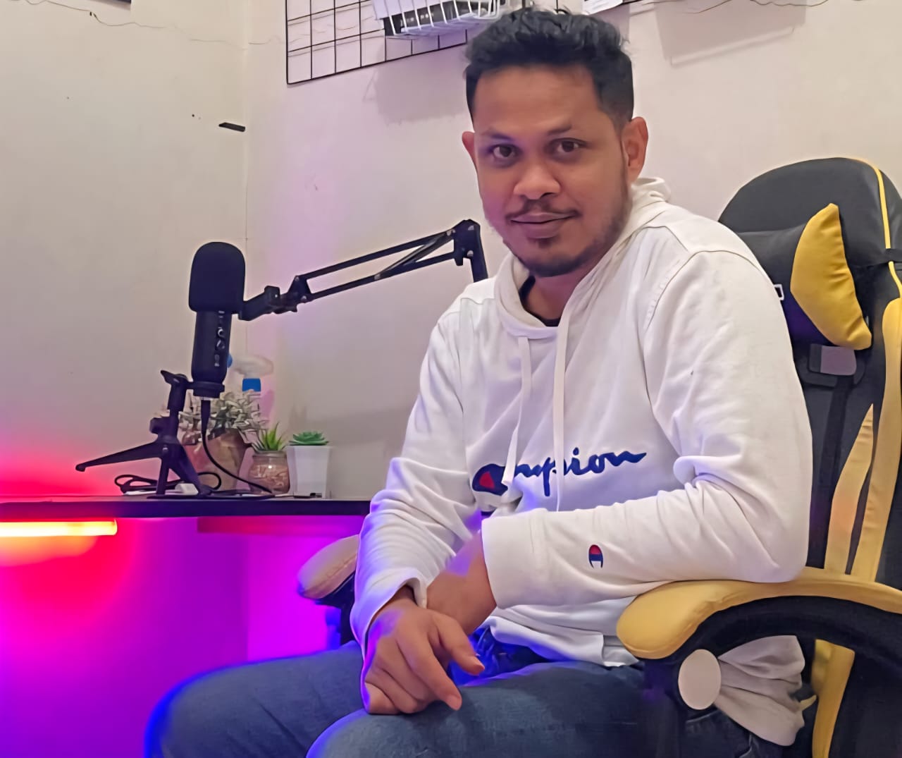 Ozy Risky SE, alumni Fakultas Ekonomi USK mendesak Pemkab Aceh Selatan bertindak atas maraknya rentenir