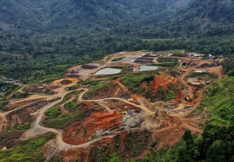 Aktivitas tambang bijih besi PT PSU di Kabupaten Aceh Selatan. (Foto: Ist)
