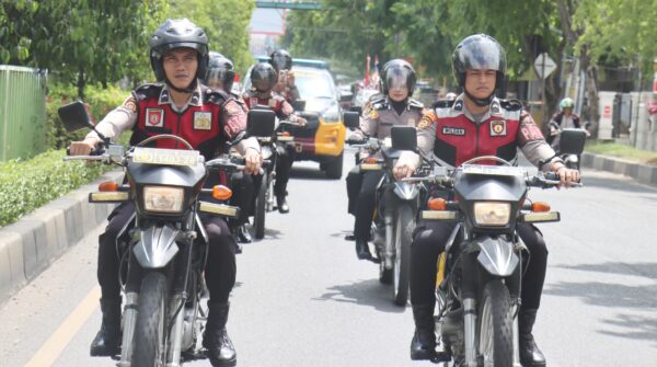 Seratusan personel Polresta Banda Aceh melaksanakan patroli berskala besar menjelang HUT ke-80 Kemerdekaan RI, Rabu (6/8). (Foto: Ist)