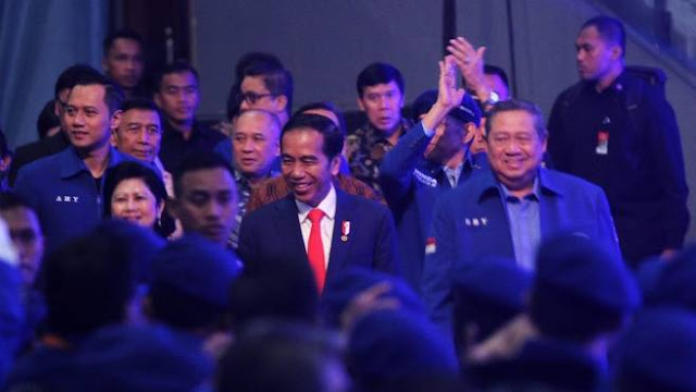 Sikap Partai Demokrasi Indonesia Perjuangan (PDIP) yang menjadi partai penyeimbang pemerintahan Presiden Prabowo Subianto, pernah dirasakan Partai Demokrat saat era Presiden ke-7 RI Joko Widodo alias Jokowi.