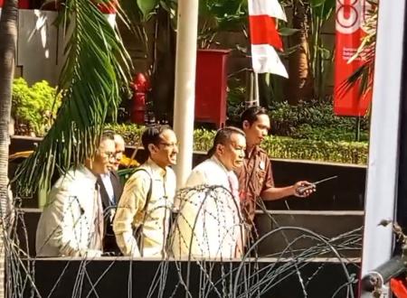 Mantan Menteri Pendidikan, Riset, Budaya dan Teknologi (Mendikbudristek), Nadiem Makarim tiba di Komisi Pemberantasan Korupsi (KPK) pada Kamis (7/8/2025). 